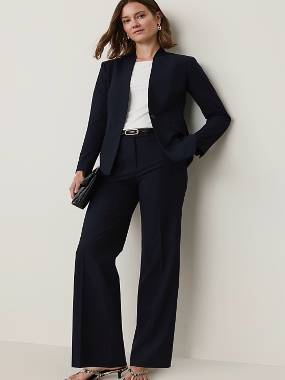 Ann Taylor womenโs The Trouser in Signsture in navy. 10 Petite. New with tags